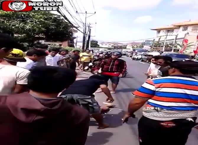 Video :Popular retaliation on Bali, Indonesia's streets